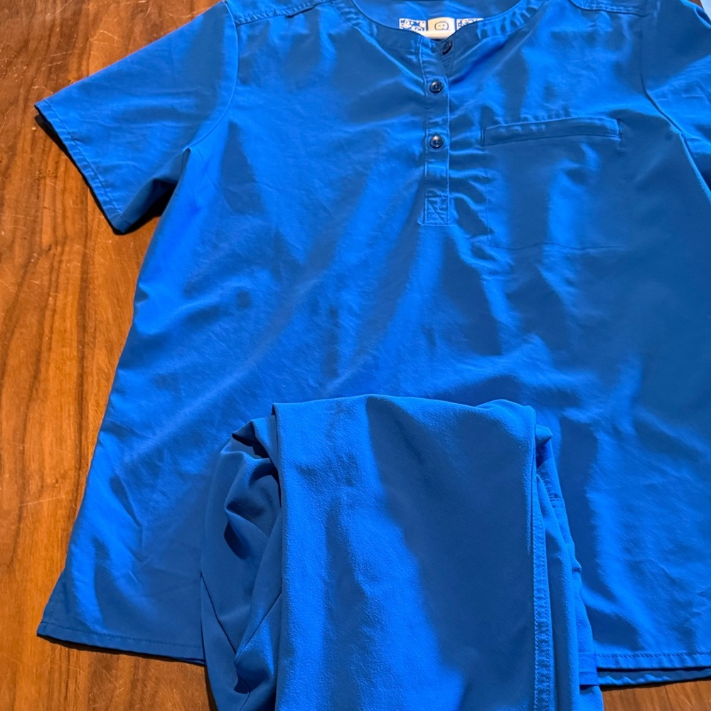 Wonder Wink Renew scrubs women’s